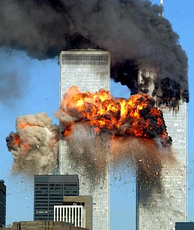 Explosion de la tour n°2 du WTC, durant l'impact du second Boeing, le 11 septembre 2001.